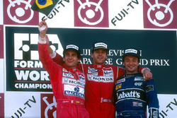 Podium: Racewinnaar Gerhard Berger, McLaren, tweede plaats en wereldkampioen Ayrton Senna, McLaren;