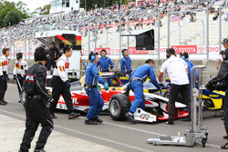 小林可夢偉(SUNOCO Team LeMans)と山本尚貴(TEAM 無限)