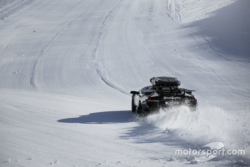 Une Lamborghini Murcielago sur la neige avec Jon Olsson