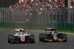 Esteban Gutierrez, Haas F1 Team VF-16, Daniil Kvyat, Scuderia Toro Rosso STR11