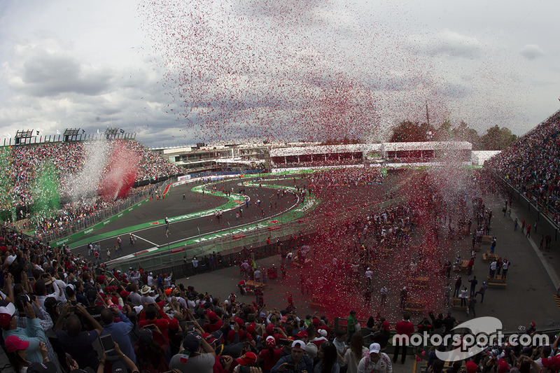 Podio: ganador de la carrera Lewis Hamilton, Mercedes AMG F1, segundo lugar de Nico Rosberg, Mercede