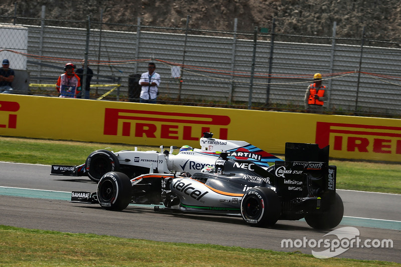 Sergio Perez, Sahara Force India F1 VJM09 runs wide while battling with Felipe Massa, Williams FW38