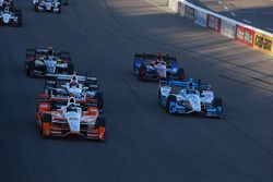 Simon Pagenaud, Team Penske, Chevrolet; Marco Andretti, Andretti Autosport, Honda