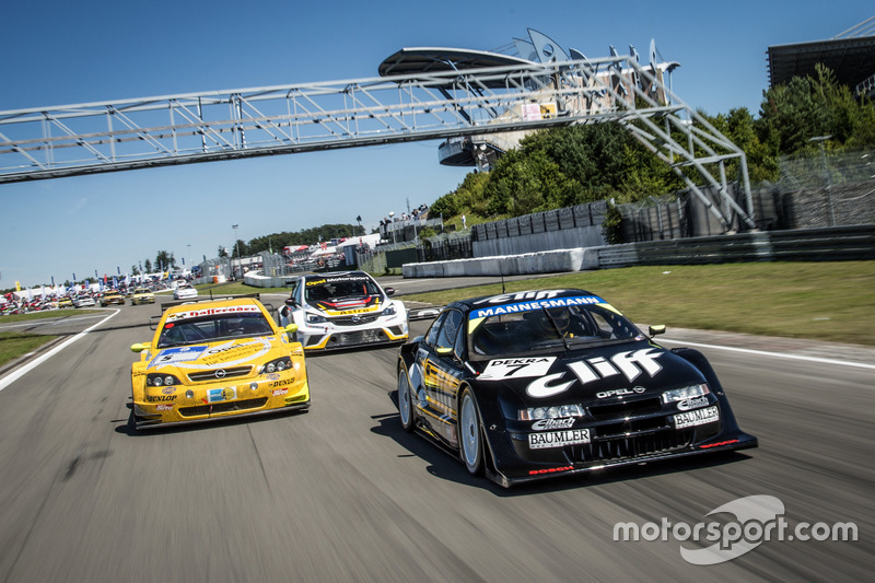 Opel Calibra von 1996 mit DTM- und TCR-Opel