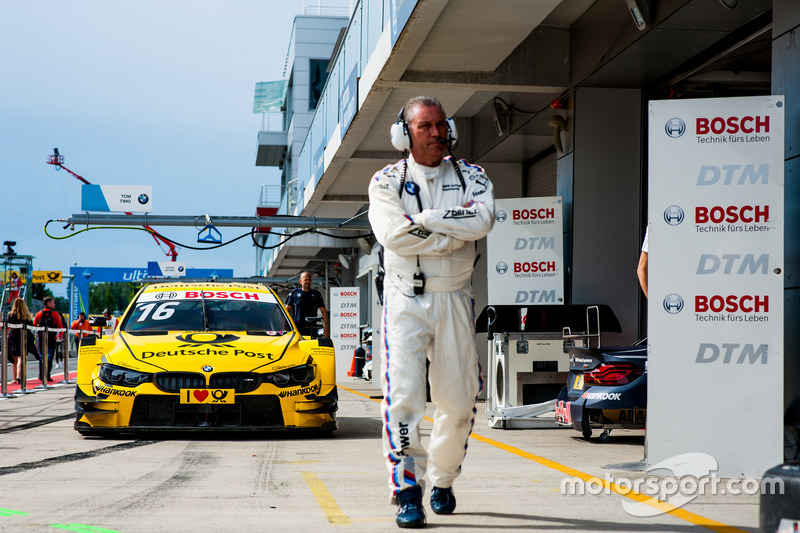 Механик команды BMW, BMW M4 DTM