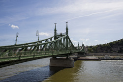 Une vue du Pont de la Liberté et du Danube