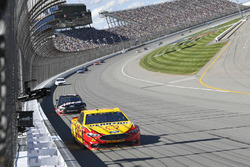 Joey Logano, Team Penske Ford, Clint Bowyer, Stewart-Haas Racing Ford, Brad Keselowski, Team Penske