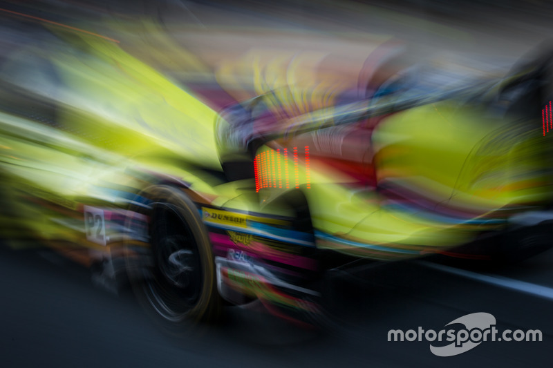 Pode não parecer, mas há um carro nesta foto.