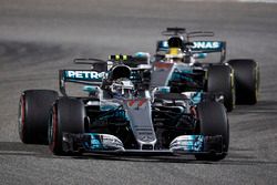 Valtteri Bottas, Mercedes F1 W08, Lewis Hamilton, Mercedes F1 W08