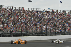 Fernando Alonso, Andretti Autosport Honda, Helio Castroneves, Team Penske Chevrolet