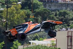 El coche chocado de Stoffel Vandoorne, McLaren MCL32