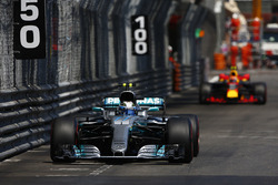 Valtteri Bottas, Mercedes AMG F1 W08, Max Verstappen, Red Bull Racing RB13