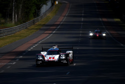 #2 Porsche Team Porsche 919 Hybrid: Timo Bernhard, Earl Bamber, Brendon Hartley