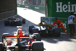 Marshals assist Jolyon Palmer, Renault Sport F1 Team RS17, after he clips the barriers