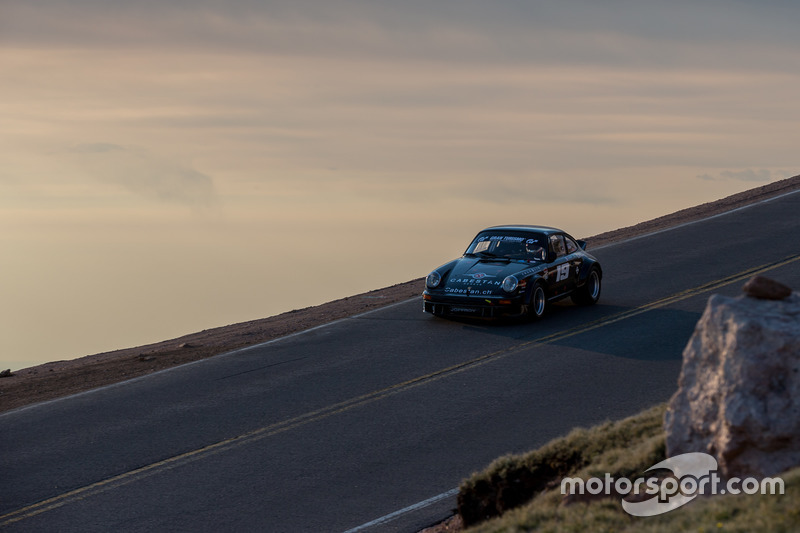 #19 Porsche 911 SC 3.0l Gr4: Laure Many