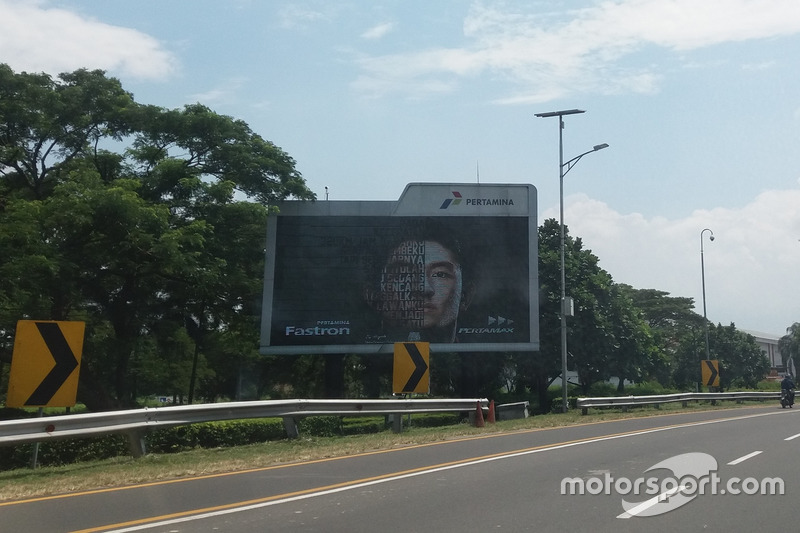 Iklan Pertamina/Rio Haryanto di dekat bandara Soekarno-Hatta