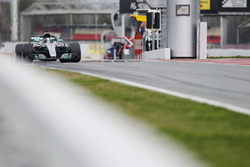Valtteri Bottas, Mercedes AMG F1 W08, sort de la voie des stands