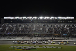 Ricky Stenhouse Jr., Roush Fenway Racing Ford, Clint Bowyer, Stewart-Haas Racing Ford