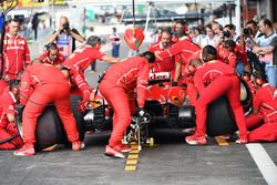 Sebastian Vettel, Ferrari SF70H pit stop