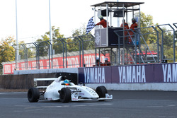 Pemenang Race 1: Faine Kahial (NZL)