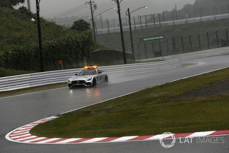 Safety Car sotto la pioggia