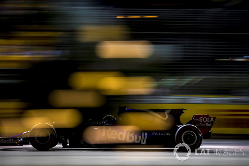 10. Carlos Sainz Jr., Scuderia Toro Rosso STR12