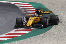 Nico Hulkenberg, Renault Sport F1 Team RS17, corrects a slide
