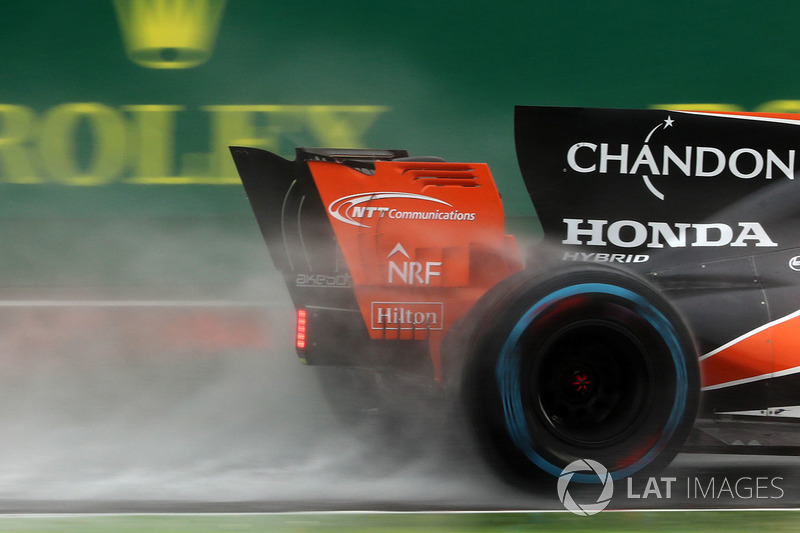 McLaren MCL32 rear spray