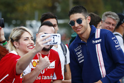 Esteban Ocon, Force India, takes a picture, a fan