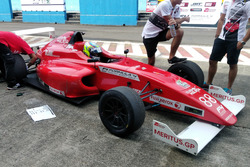 Keanon Santoso di pit lane