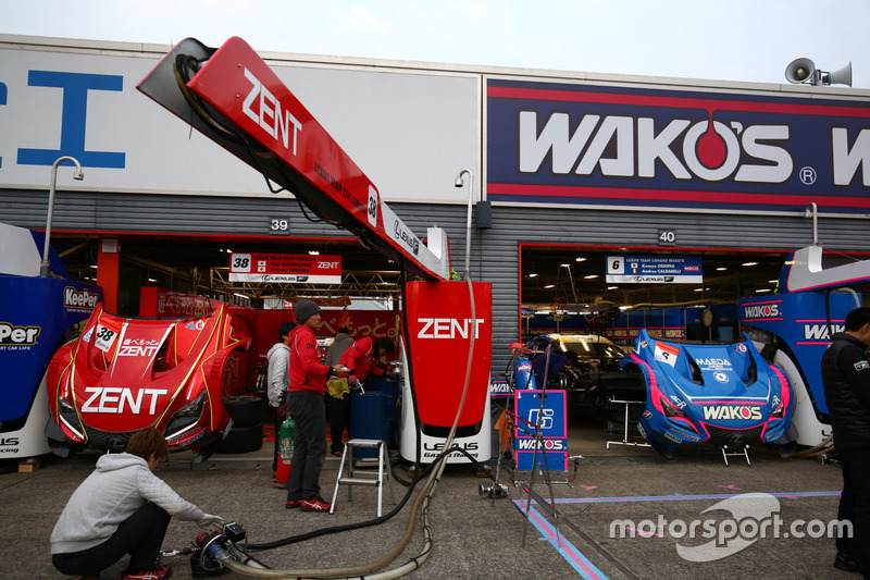 #38 ZENT CERUMO RC F, #6 WAKO’S 4CR RC F