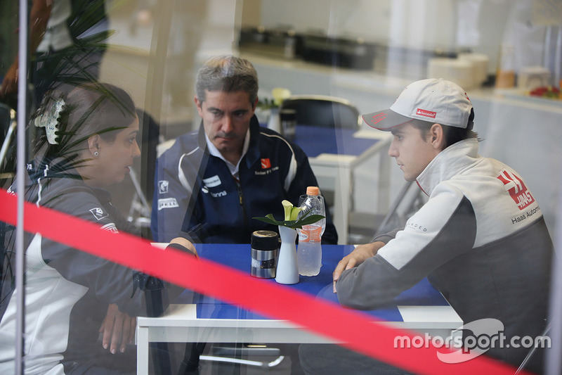 Monisha Kaltenborn, Sauber Teamchefin, Esteban Gutierrez, Haas F1 Team