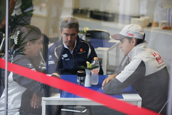 Monisha Kaltenborn, Sauber Team Principal, Esteban Gutierrez, Haas F1 Team
