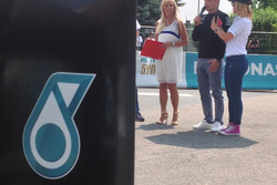 Valtteri Bottas e la giornalista Claudia Peroni