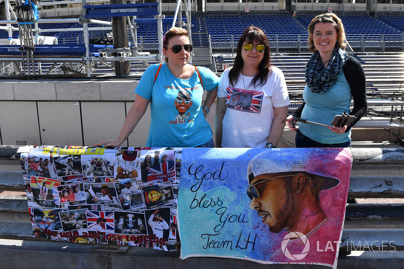 Lewis Hamilton, Mercedes AMG F1 fans and banners