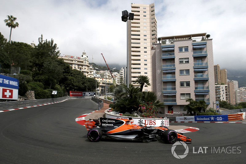 Jenson Button, McLaren MCL32 (1 abandono en 1 carrera)