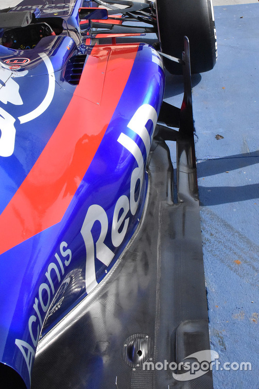 Scuderia Toro Rosso STR12 koetswerk detail