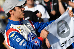 Polesitter Helio Castroneves, Team Penske Chevrolet