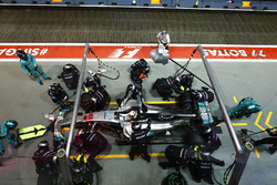 Lewis Hamilton, Mercedes AMG F1 W08, pit stop