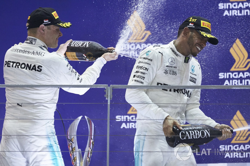 Podium: third place Valtteri Bottas, Mercedes AMG F1 and race winner Lewis Hamilton, Mercedes AMG F1