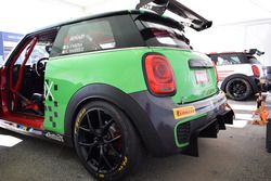 MINI John Cooper Works Challenge Lite di Andrea Farina e Giuliano Daniele