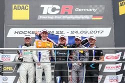 Podium: 1. Josh Files, Target Competition, Honda Civic Type R-TCR, 2. Max Hofer, Prosport Performance, Audi RS3 LMS, 3. Niels Langeveld, Racing One, Audi RS3 LMS, Bester Rookie Luca Engstler, Liqui Moly Team Engstler, VW Golf GTI TCR