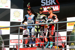 Podium : le vainqueur Jonathan Rea, Kawasaki Racing, le deuxième Michael van der Mark, Pata Yamaha, le troisième Marco Melandri, Ducati Team