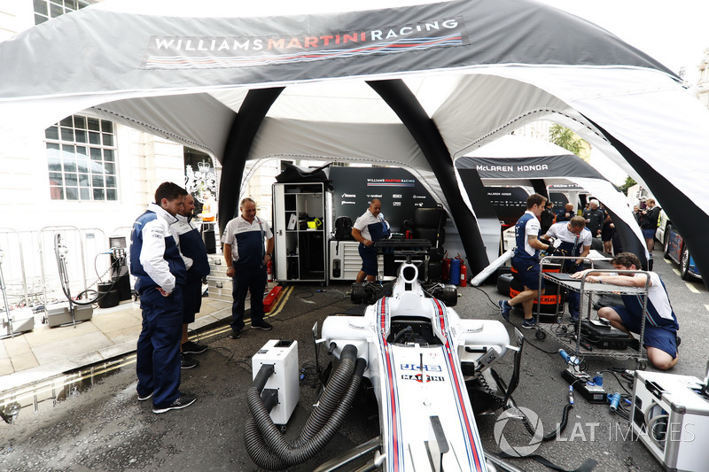 The Williams team prepare for the London Formula 1 demonstration