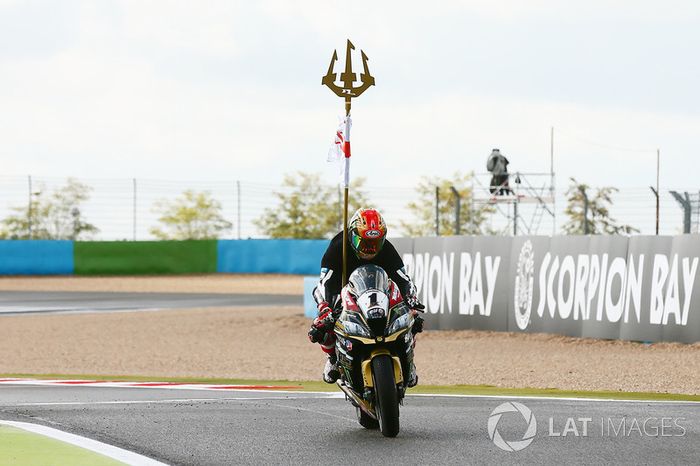 Ganador de la carrera y campeón 2017 Jonathan Rea, Kawasaki Racing