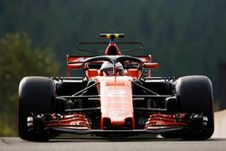 Stoffel Vandoorne, McLaren MCL32, tries the halo device