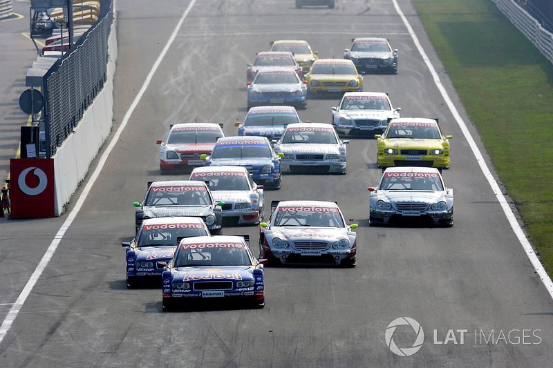 Mattias Ekstrom, Abt Sportsline Audi A4, lidera el pelotón