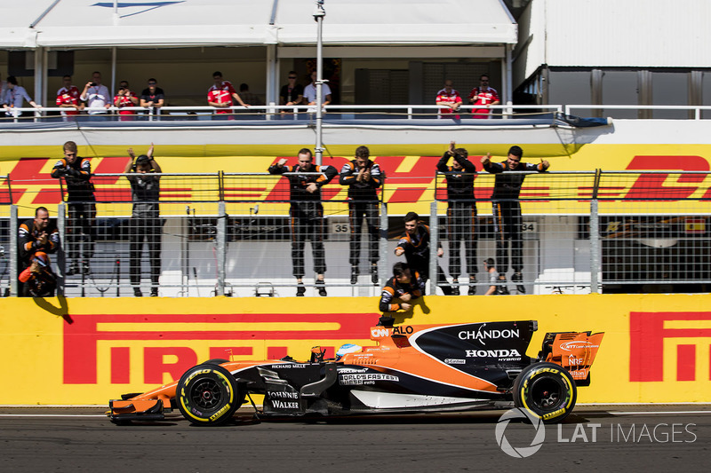 Na Hungria, em um circuito que minimiza a deficiência do motor, a McLaren pontuou com seus dois carros: Alonso foi sexto e Vandoorne o décimo.