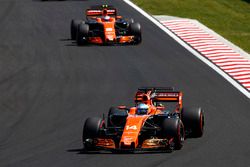 Fernando Alonso, McLaren MCL32, Stoffel Vandoorne, McLaren MCL32