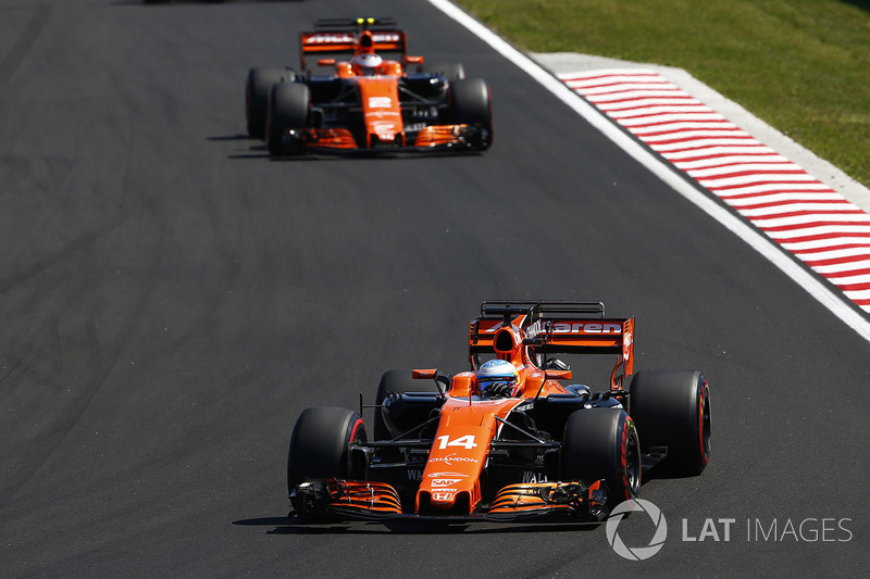 Fernando Alonso, McLaren MCL32, Stoffel Vandoorne, McLaren MCL32